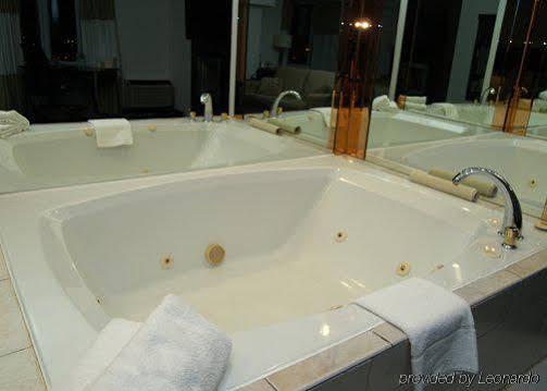 Niagara Plaza Hotel By Fairbridge Esterno foto
