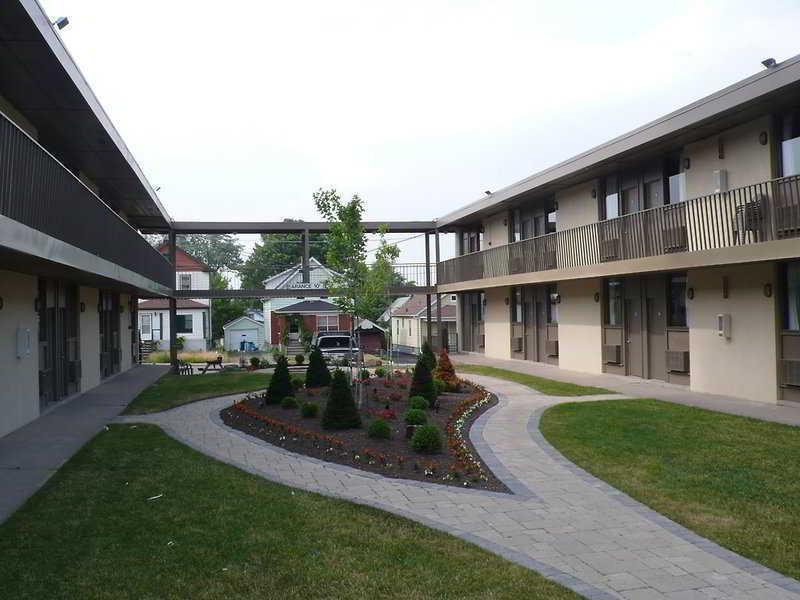 Niagara Plaza Hotel By Fairbridge Esterno foto