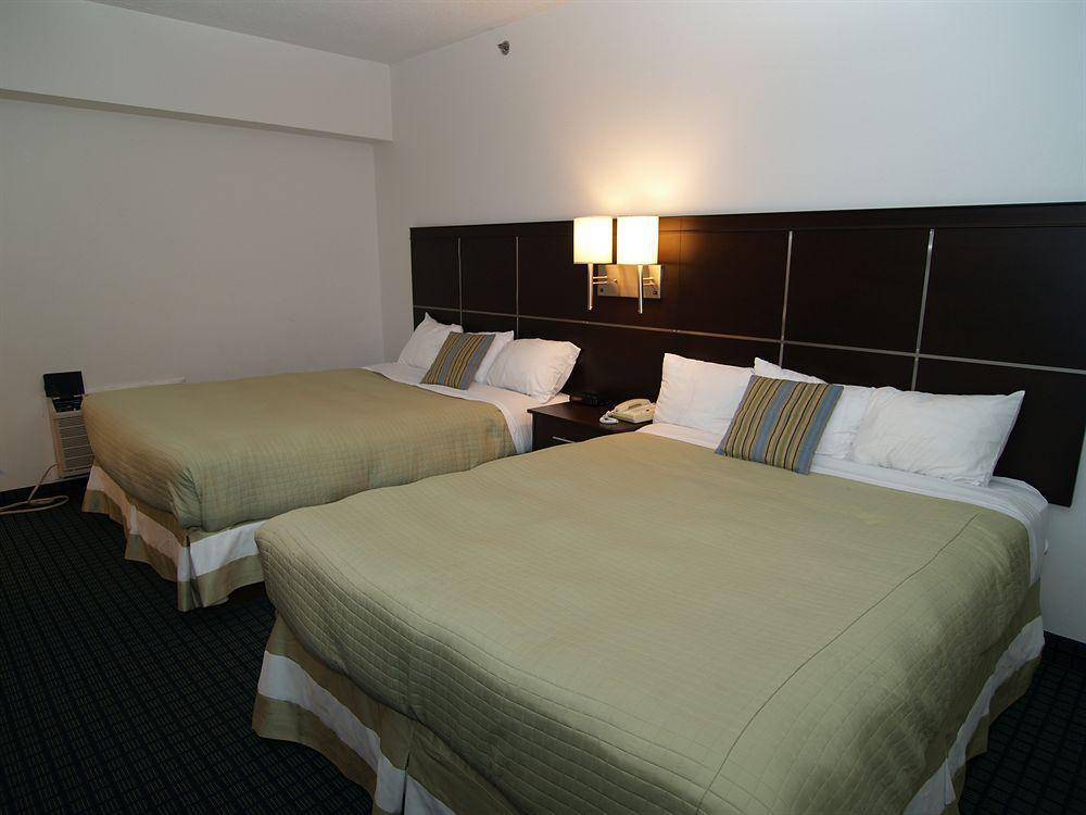 Niagara Plaza Hotel By Fairbridge Esterno foto